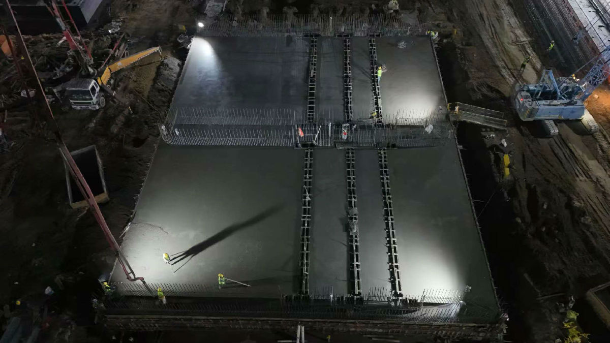 南港水闸首块闸室底板成功浇筑照片3.jpg